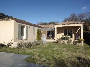 Afbeelding uit fotogalerij van VILLA EN CAMPAGNE POUR 8 PERS AVEC PISCINE PARC CLOTURE in La Capelle-et-Masmolène