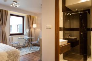 Un baño de Apartments City Center Wroclaw - MAMY WOLNE POKOJE !