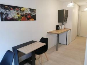 Kuchyň nebo kuchyňský kout v ubytování Studio calme avec parking + 6 fotografií