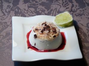 a white plate with a dessert with a lime at Le Moulin du Barthas in Montredon-Labessonnié