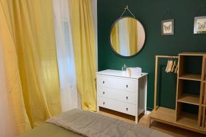 A bed or beds in a room at SG Apartamentos LA CASA DE CARLOS VUT47-229