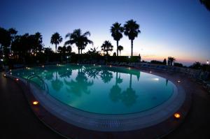 Bazén v ubytování Hotel Residence Costa Azzurra nebo v jeho okolí