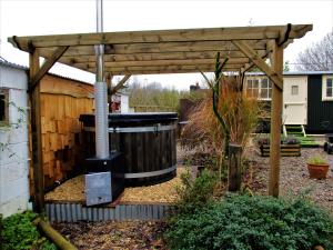 Glamping on the Hill外面的花园