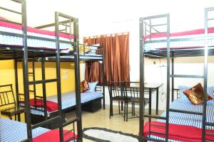 Fotografie z fotogalerie ubytování Tranquil AC Budget Room( Single, Family & Group) v destinaci Bhuvanéšvar + 8 fotografií