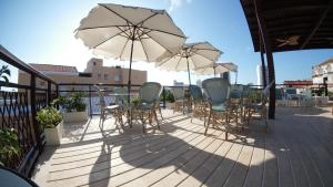 a patio area with umbrellas and chairs at Hotel Capellán de Getsemaní in Cartagena de Indias