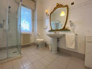 Ett badrum på Villa Alda Suites & Rooms