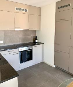 Kuchyň nebo kuchyňský kout v ubytování Cape Homes St-Sulpice