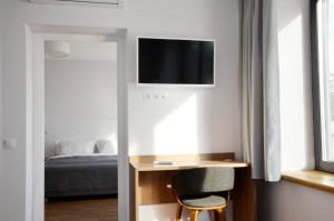 TV i/ili multimedijalni sistem u objektu Tip Tap Guest House