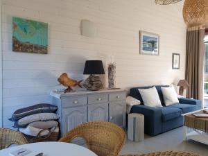 a living room with a blue couch and a table at Blue Ocean in Moliets-et-Maa