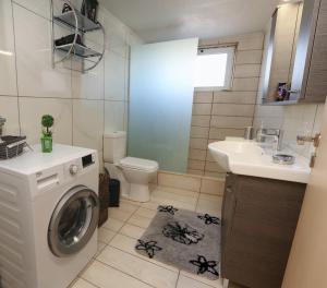Kúpeľňa v ubytovaní Chrysiida Apartment + 14 fotografií