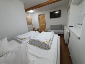 Postel nebo postele na pokoji v ubytování Chalupa Krkonoše