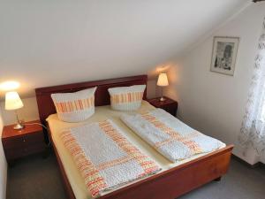 Una cama o camas en una habitación de Gemütliche Ferienwohnung D'n Uitkijk - Willingen