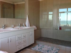 Ένα μπάνιο στο Ocean Dreams B&B +16 φωτογραφίες