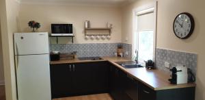 Кухня или мини-кухня в Donnybrook Cottages - Donnybrook

