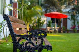 Zahrada ubytování La Vaiencia Beach Resort, Morjim