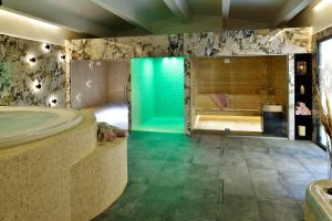 Koupelna v ubytování Hôtel Fesch & Spa