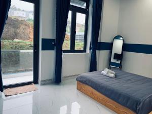 Postel nebo postele na pokoji v ubytování November Villa Đà Lạt