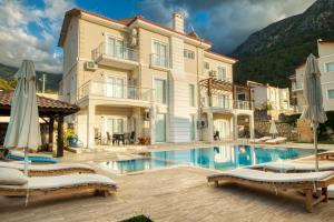 Πισίνα στο ή κοντά στο Villa Holly