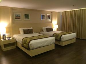 Letto o letti in una camera di Golden Tulip Jaipur