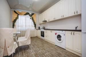 Kuchyň nebo kuchyňský kout v ubytování center apartments zarechny residential complex