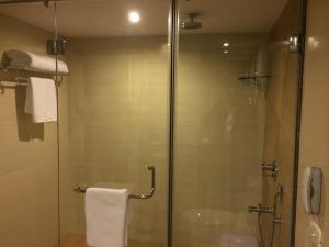 Bagno di Golden Tulip Jaipur