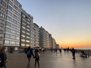 Afbeelding uit fotogalerij van OSKAR luxe appartement op zeedijk met zeezicht in Oostende
