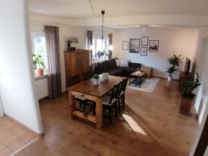 Ein Sitzbereich in der Unterkunft Apartment Kieselsgrund