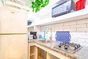 A kitchen or kitchenette at Butterfly Cottage at Viking Hill - Love Beach