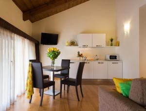 A kitchen or kitchenette at Residence Cà Beregana