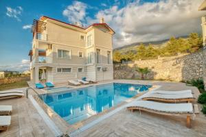 Bazén v ubytování Villa Ciara nebo v jeho okolí