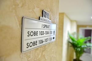 Certifikát, hodnocení, plakát nebo jiný dokument vystavený v ubytování MV Monogram