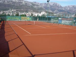 a tennis net on a tennis court with mountains in the background at Rooms & Apartments Anka in Bar