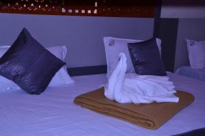 Postel nebo postele na pokoji v ubytování HOTEL PANCHAVARNAA