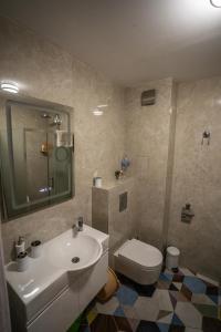 Phòng tắm tại GUEST SUITE Narodno horo