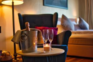 a table with a bucket and glasses and a candle at Altstadtapartment Mainz in Mainz