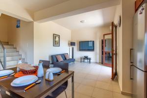 Χώρος καθιστικού στο Villa Alexey