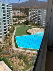 a view of a swimming pool from a balcony at Departamento Papudo Laguna Vista al Mar y Laguna in Papudo