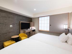 Postel nebo postele na pokoji v ubytování Asakusa Tobu Hotel