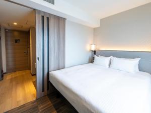 Postel nebo postele na pokoji v ubytování Asakusa Tobu Hotel