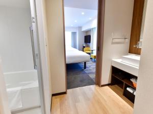 Postel nebo postele na pokoji v ubytování Asakusa Tobu Hotel