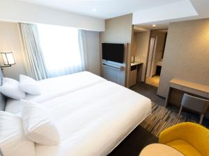 Postel nebo postele na pokoji v ubytování Asakusa Tobu Hotel