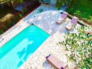 Bazén v ubytovaní Villa Eva Agni with private pool by DadoVillas alebo v jeho blízkosti