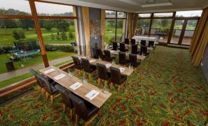 Reštaurácia alebo iné gastronomické zariadenie v ubytovaní Hotel International