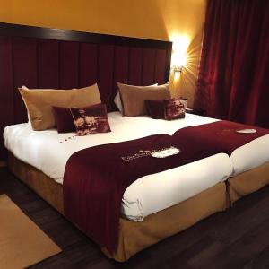 Postel nebo postele na pokoji v ubytování Palm Plaza Marrakech