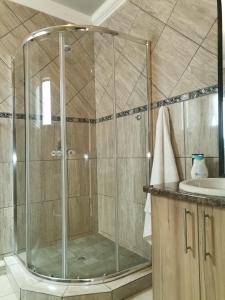 Koupelna v ubytování Kgakgamela Road Lodge