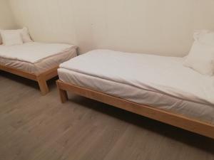 Łóżko lub łóżka w pokoju w obiekcie U ŹRÓDEŁ