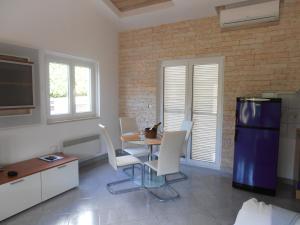 Kuchyňa alebo kuchynka v ubytovaní Apartman Ines 1