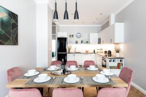Kuchyňa alebo kuchynka v ubytovaní Luxe Living Krakow + 37 fotografií