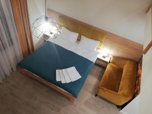 Łóżko lub łóżka w pokoju w obiekcie U ŹRÓDEŁ