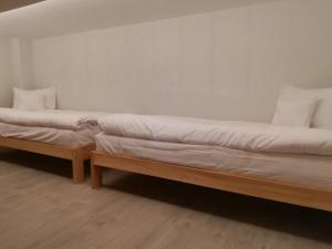 Łóżko lub łóżka w pokoju w obiekcie U ŹRÓDEŁ